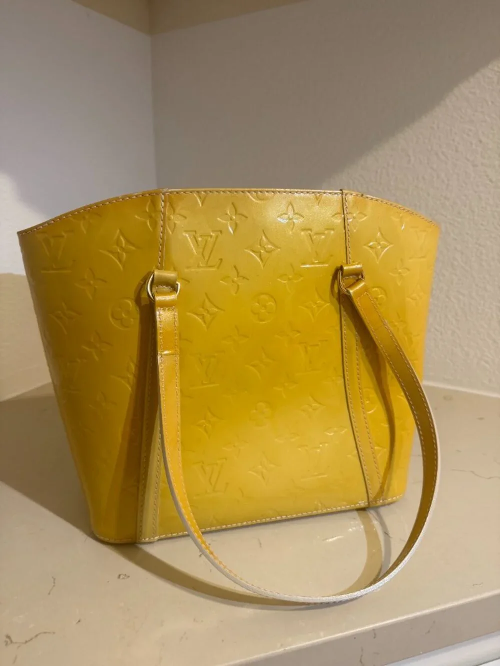 ☀️ Louis Vuitton Monogram Vernis Avalon MM Tote Bag - Yellow
